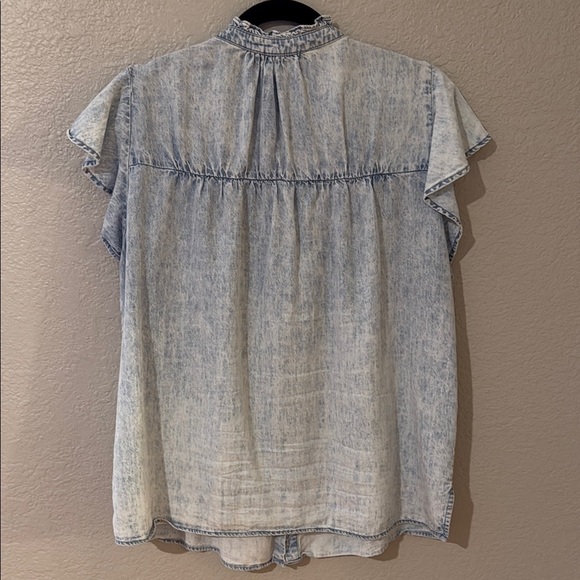 Women's Rails Ruthie Denim Ruffle Sleeve Top Acid Wash Chambray size large - Picture 2 of 8